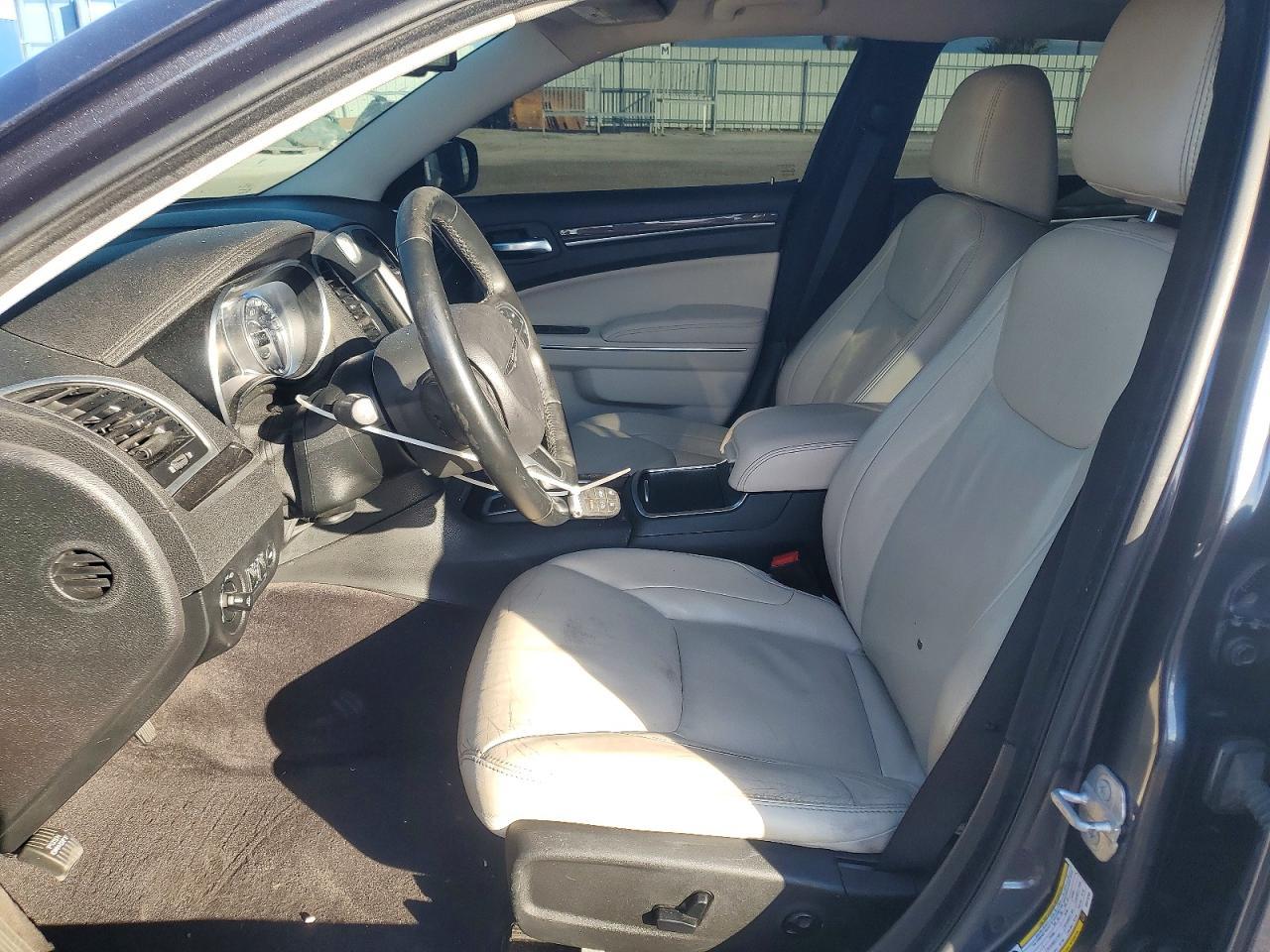 2016 Chrysler 300 Limited