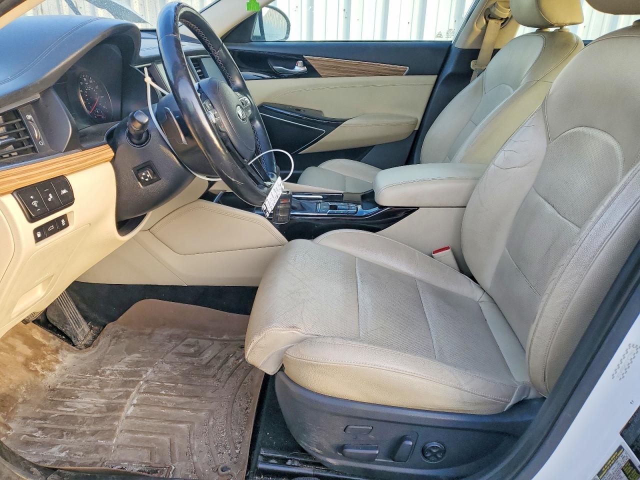 2017 KIA Cadenza Premium