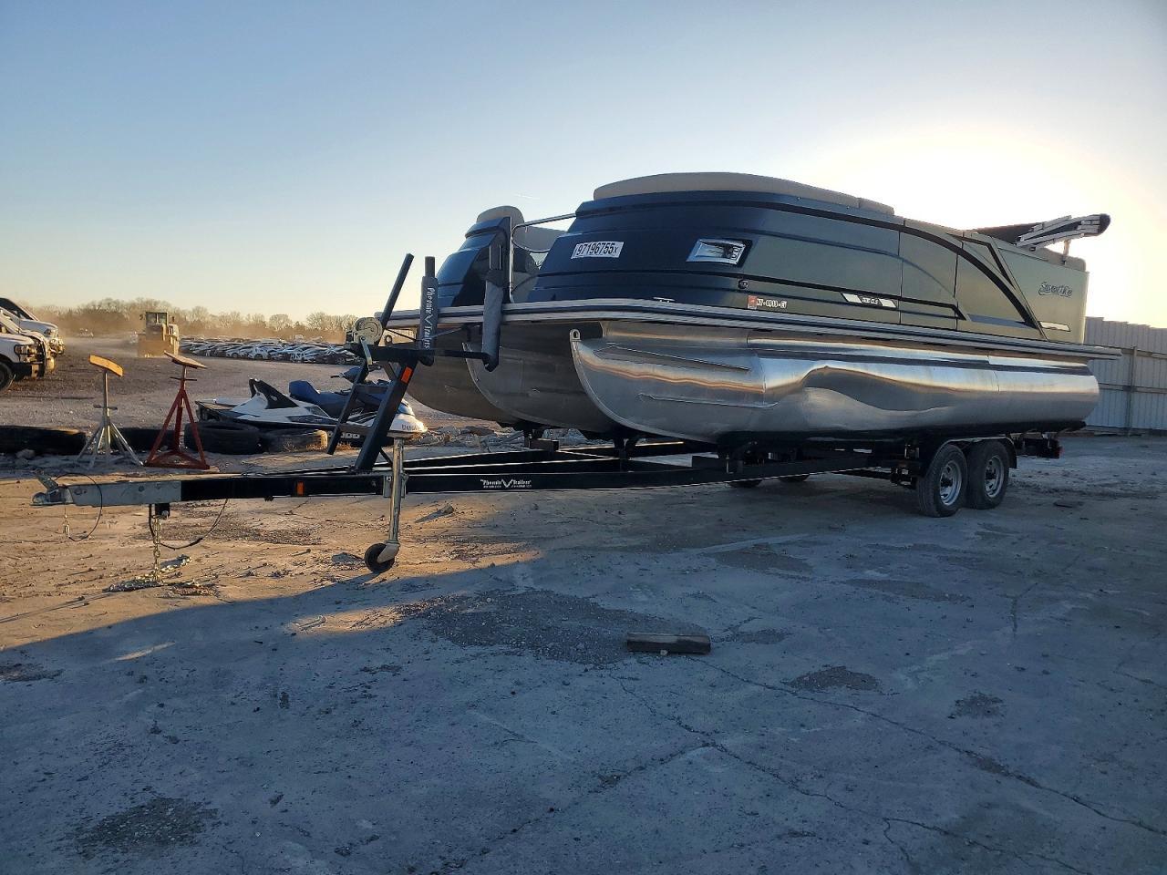 2020 Silverton ER Wave Pontoon Boat