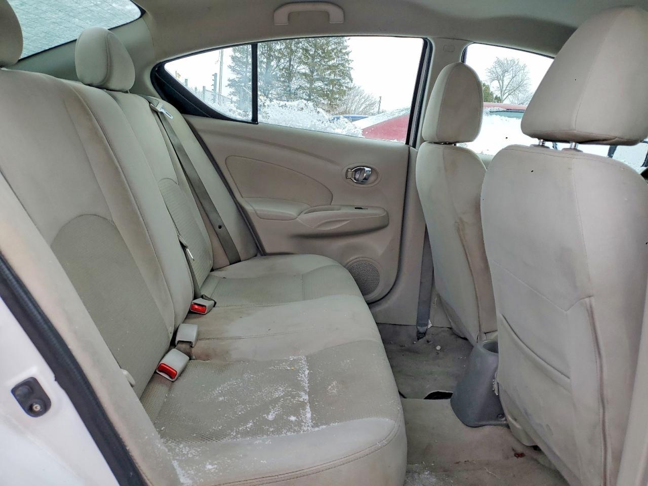 2016 Niss Versa s