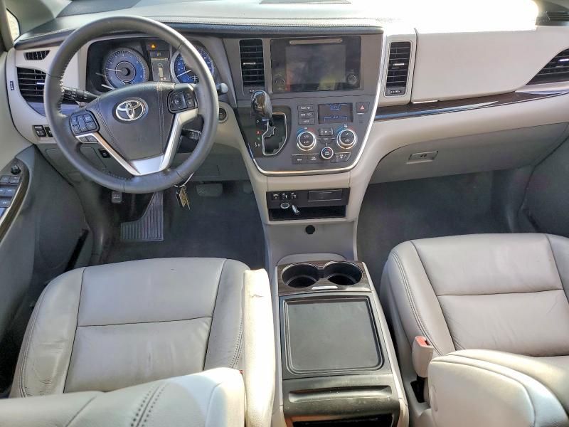 2016 Toyota Sienna xle