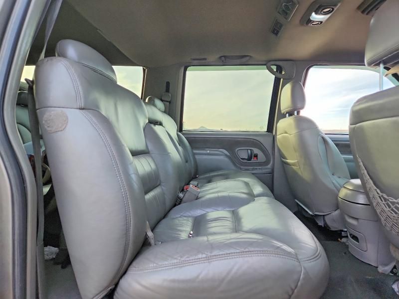 1998 GMC Suburban K2500