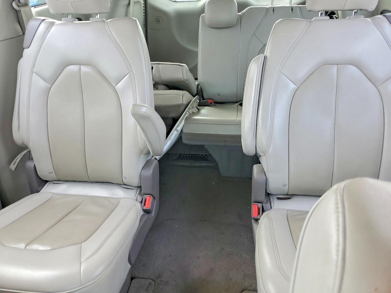 2020 Chrysler Pacifica Touring l