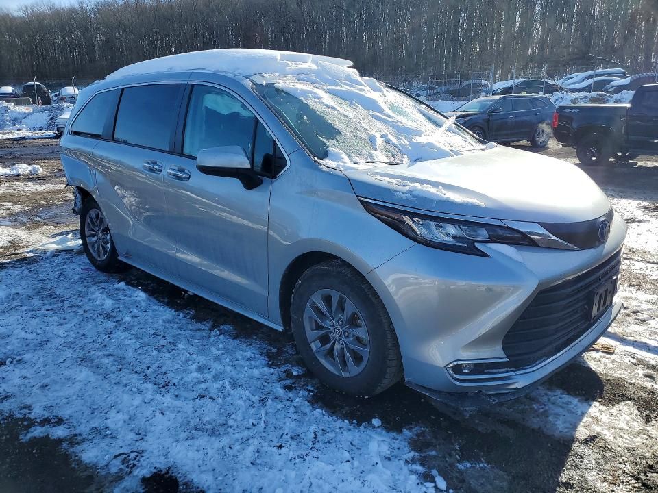 2023 Toyota Sienna xle