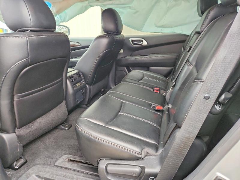 2016 Nissan Pathfinder sl