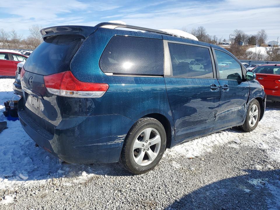 2012 Toyota Sienna le
