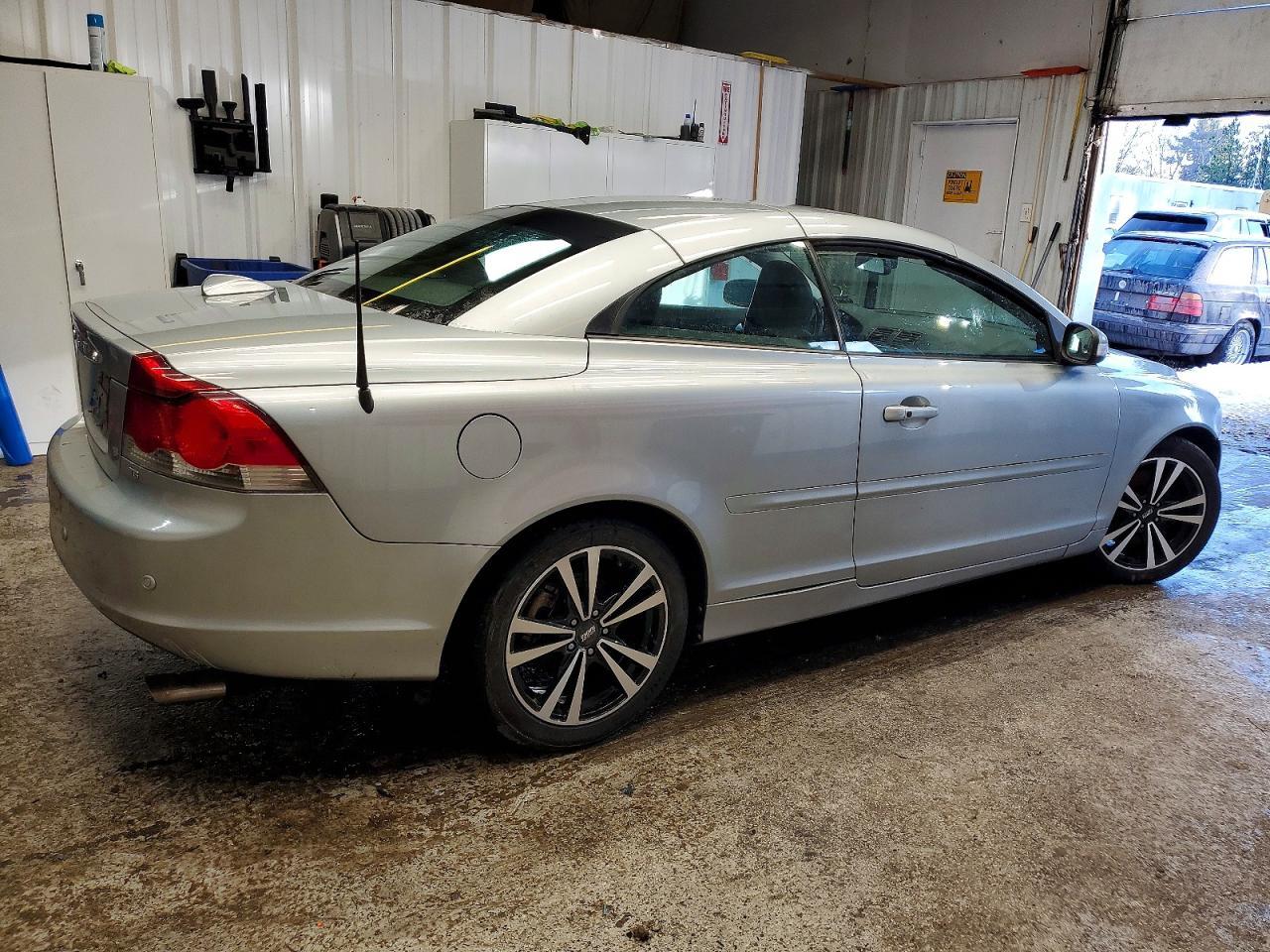 2010 Volvo C70 T5