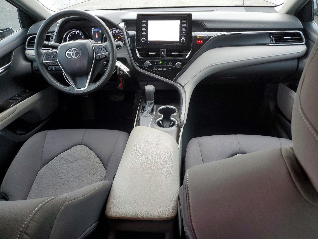 2021 Toyota Camry le