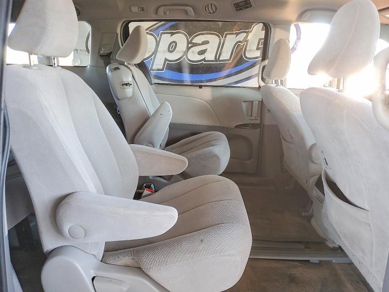 2013 Toyota Sienna xle 8-passenger