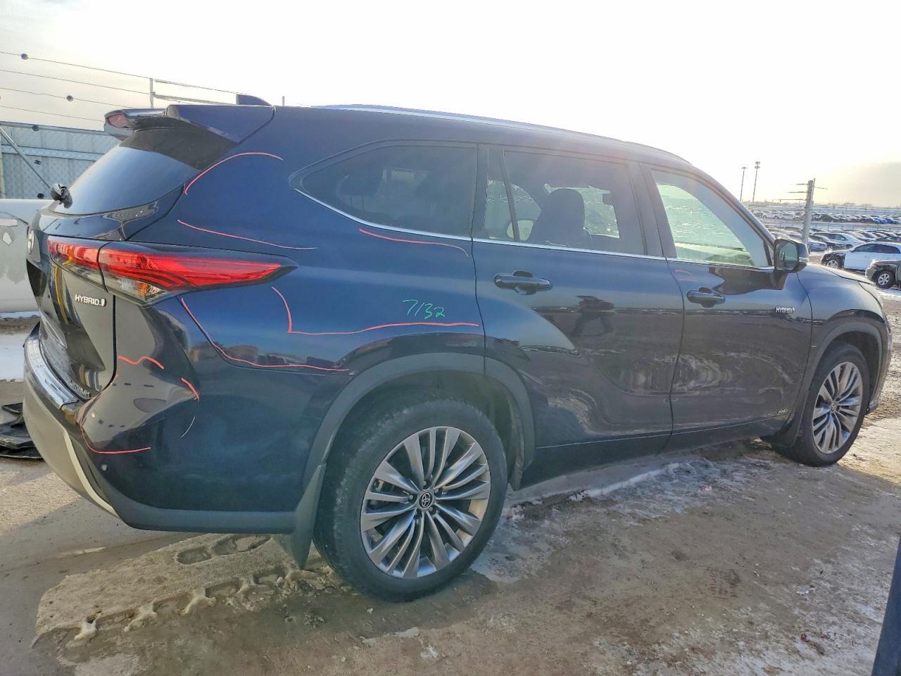 2021 Toyota Highlander Hybrid Platinum
