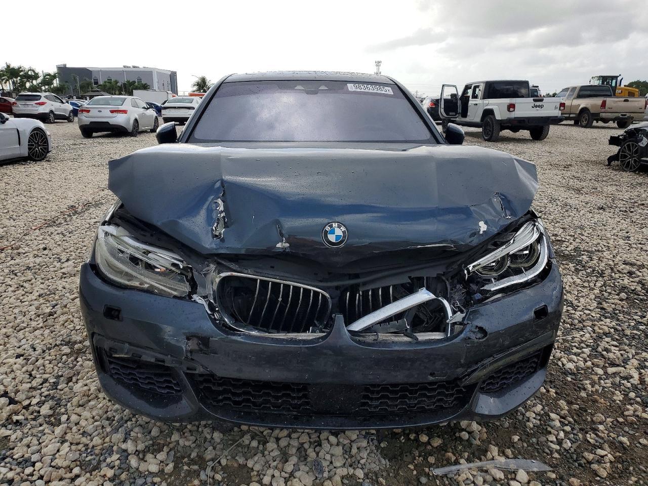 2016 BMW 750 xi