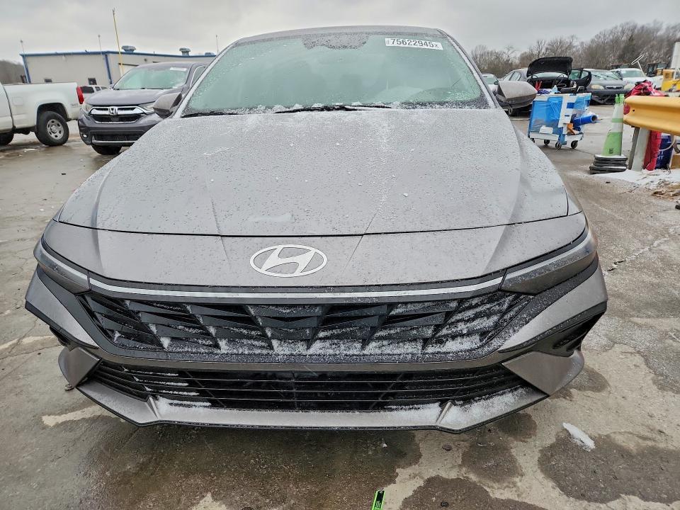 2025 Hyundai Elantra se