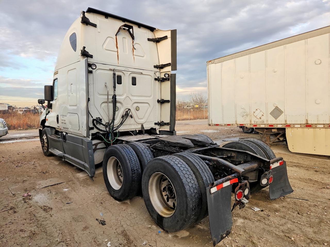 2014 Freightliner Cascadia Semi Truck