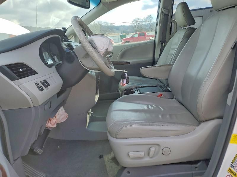 2013 Toyota Sienna xle