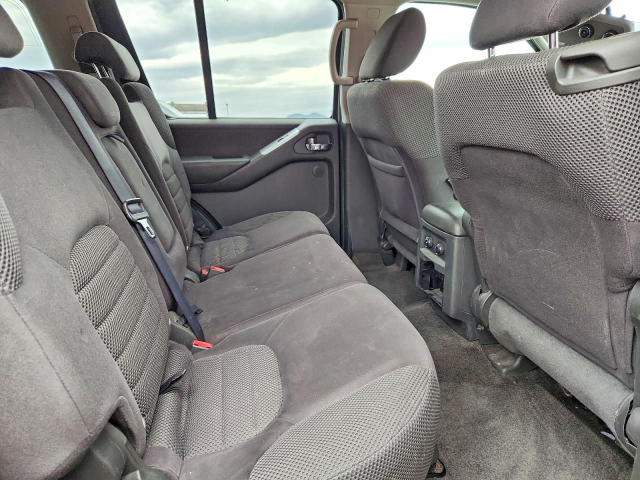 2010 Nissan Pathfinder s