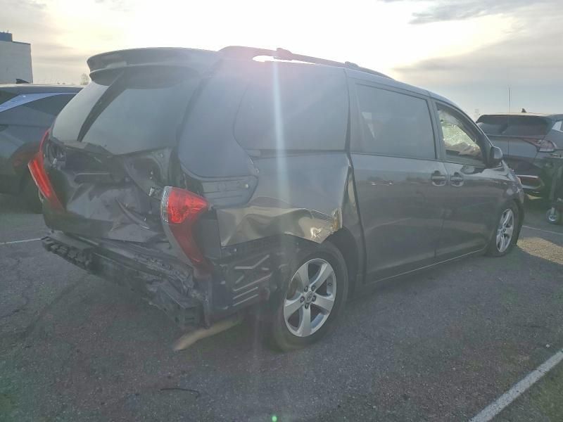 2012 Toyota Sienna le