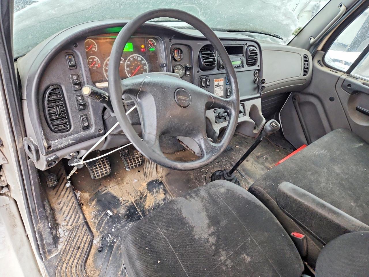 2017 Freightliner Business Class M2 BOX Truck