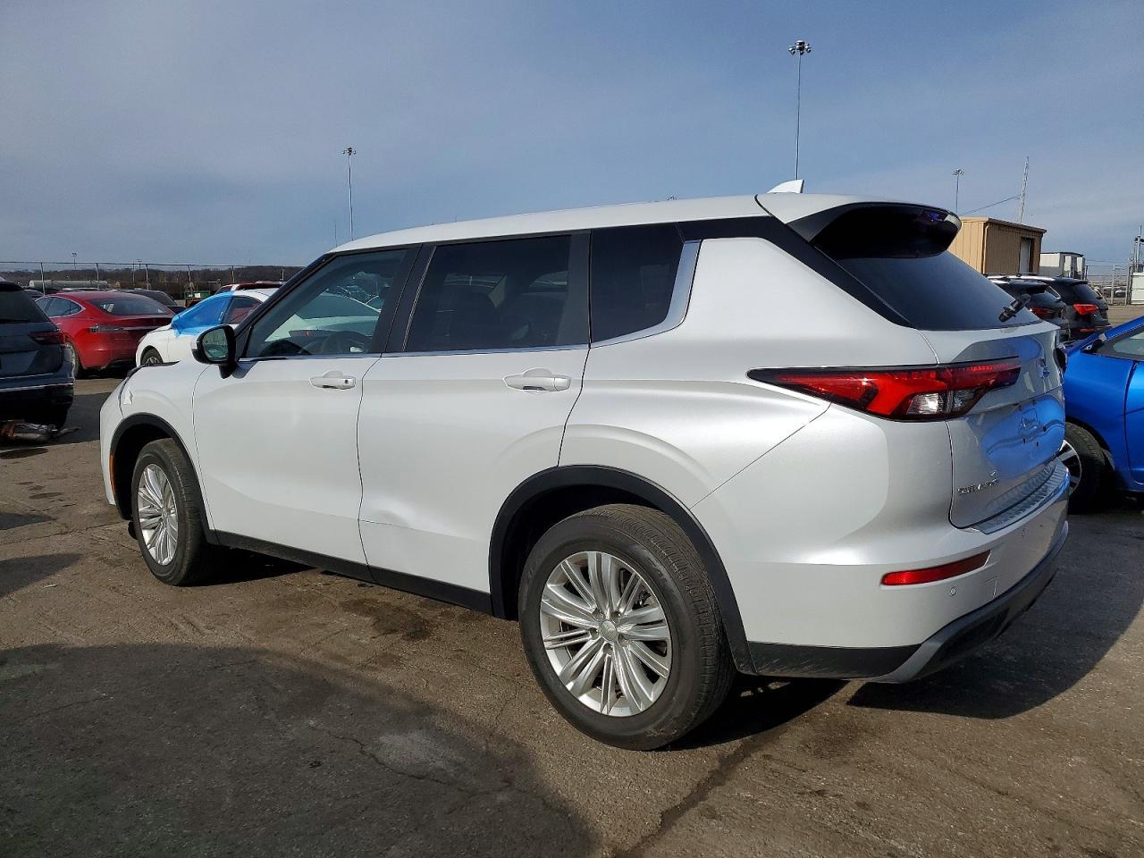 2024 Mitsubishi Outlander es