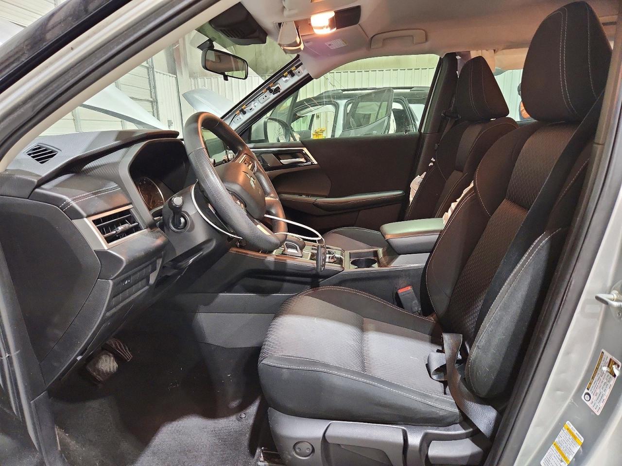 2022 Mitsubishi Outlander es