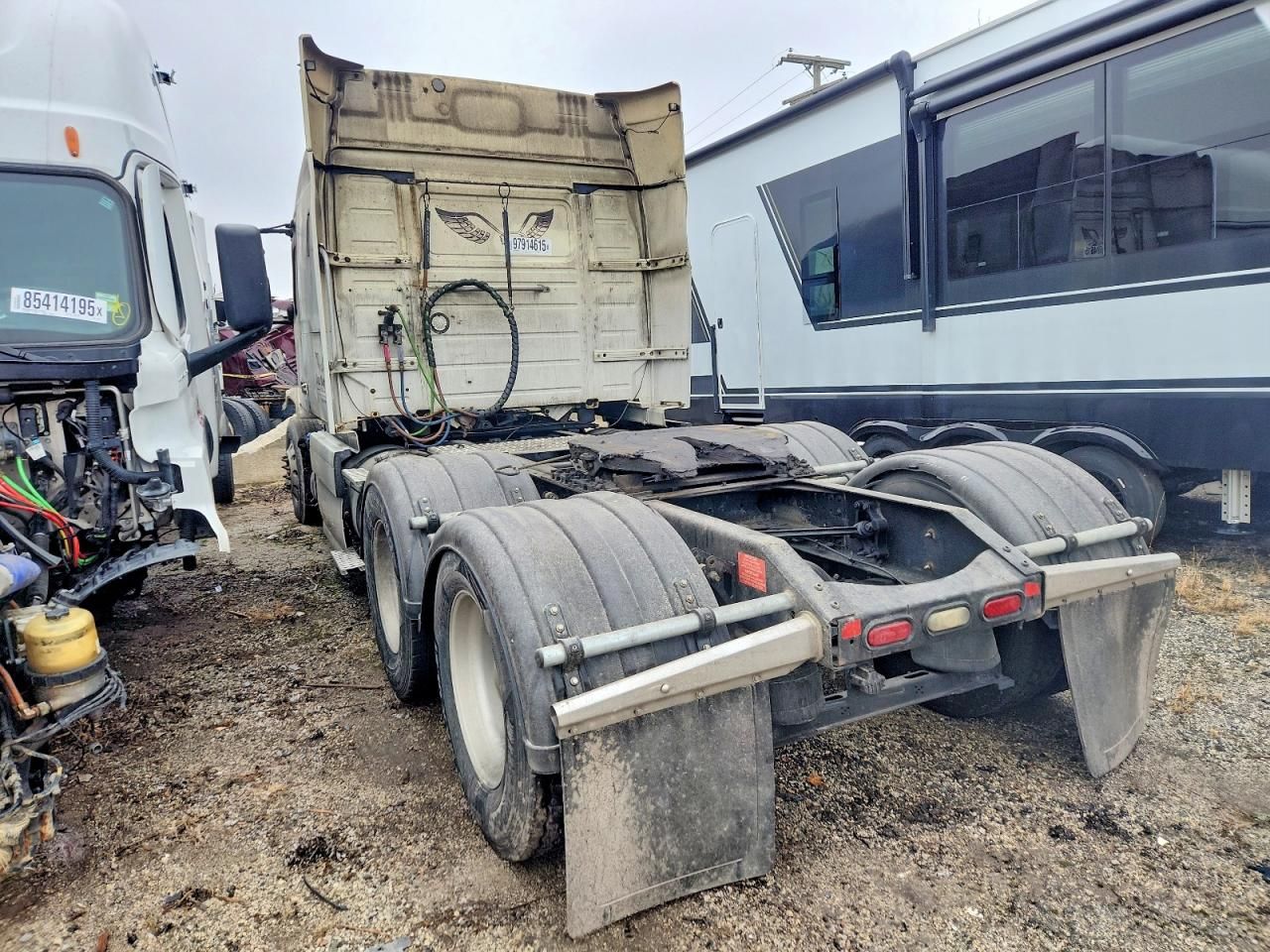 2015 Volvo VNL Semi Truck