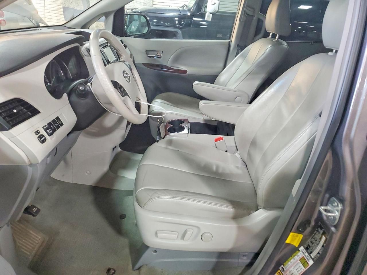 2013 Toyota Sienna xle