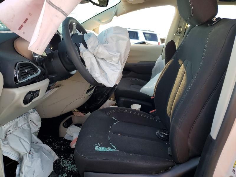 2024 Chrysler Voyager lx