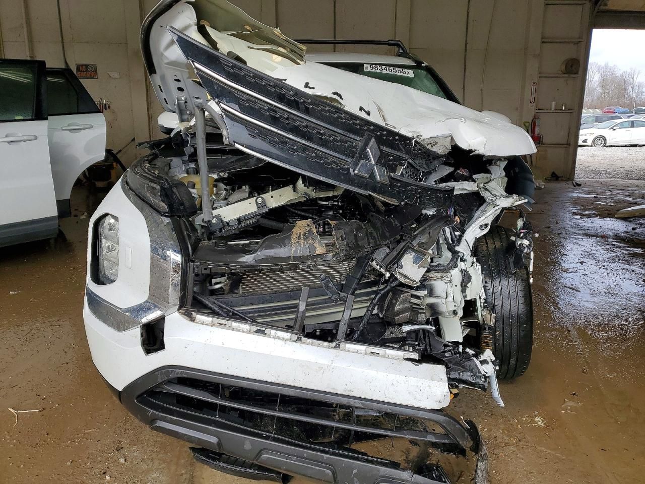 2024 Mitsubishi Outlander es