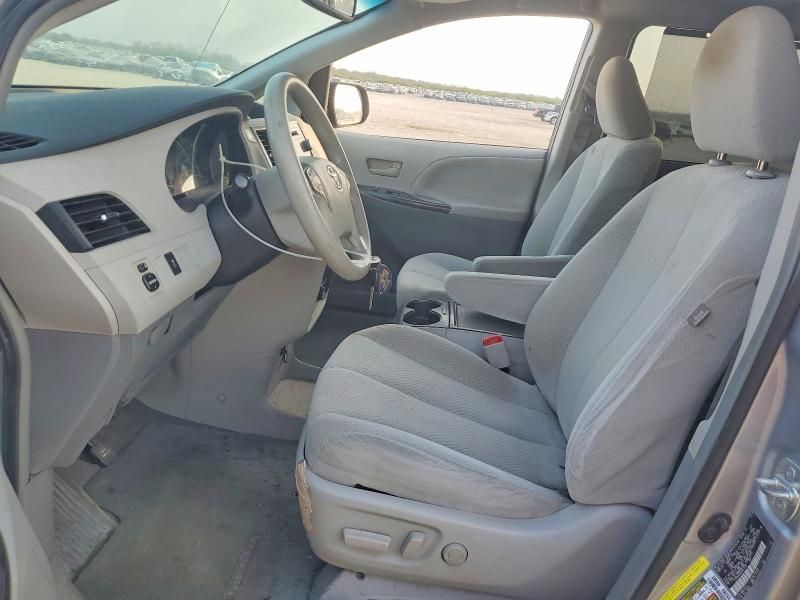 2012 Toyota Sienna le
