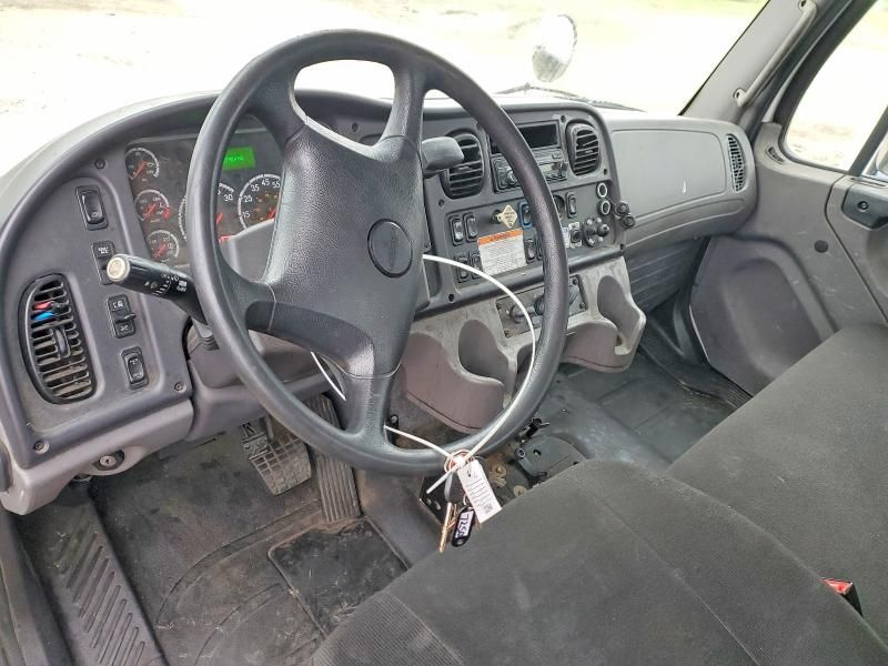 2016 Freightliner Business Class M2 Flatbed Truck