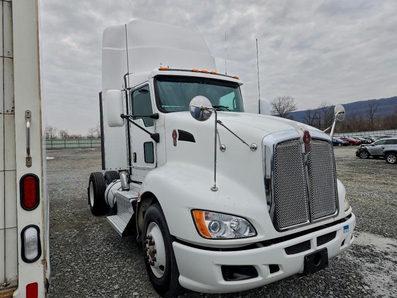2013 Kenworth T660 Semi Truck