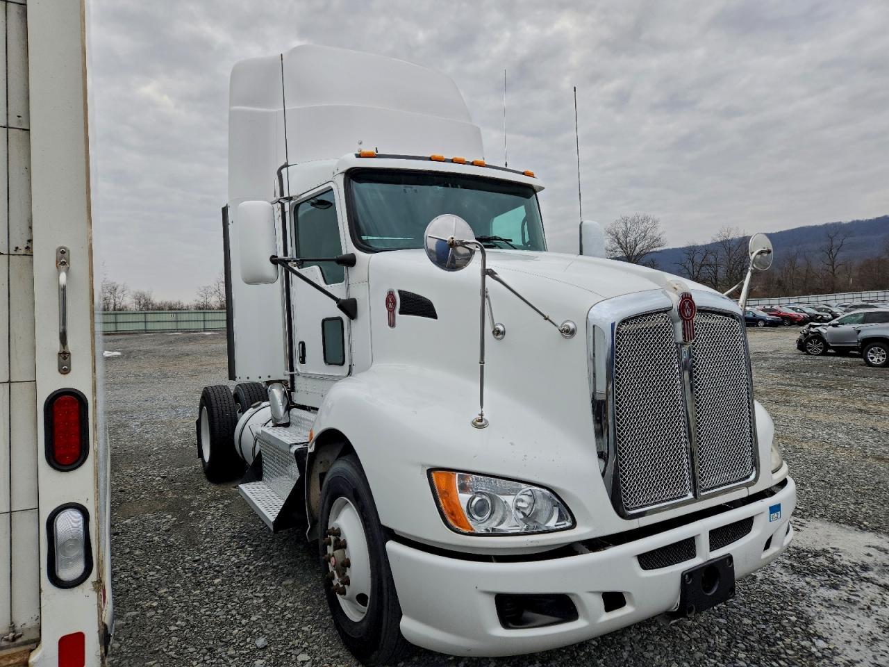 2013 Kenworth T660 Semi Truck