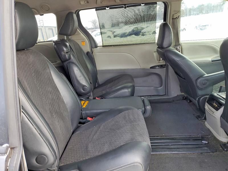 2013 Toyota Sienna Sport