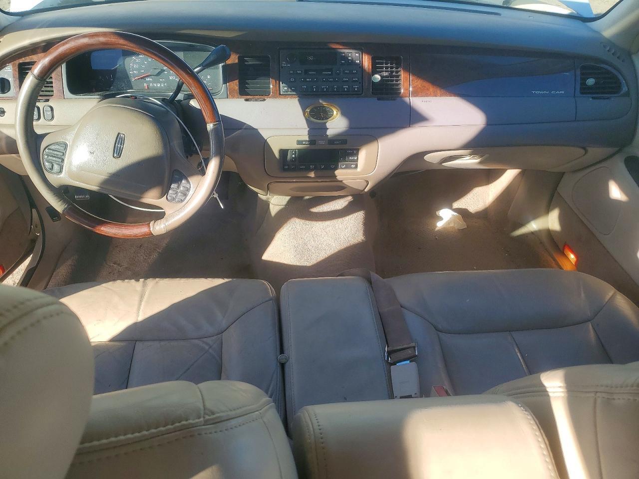 2002 Lincoln Town car Cartier