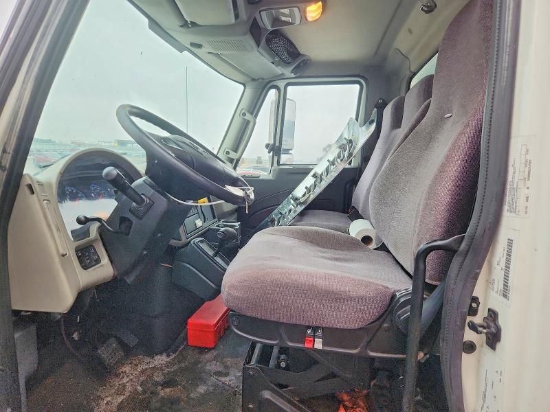 2015 International 4300 box Truck