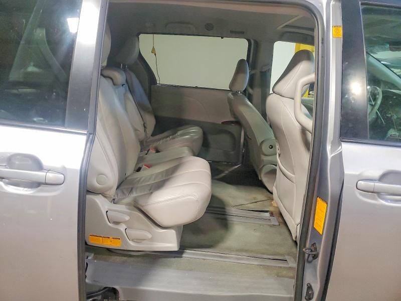 2012 Toyota Sienna xle