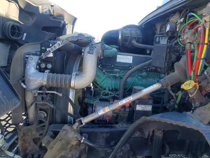 2020 Volvo Vnr Semi Truck