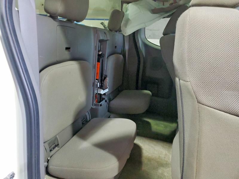 2017 Nissan Frontier s