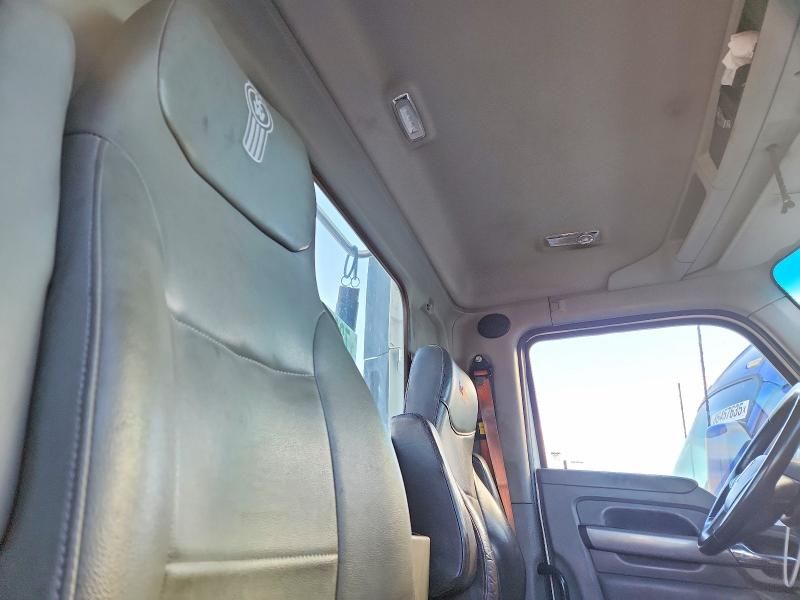 2016 Kenworth T680 Semi Truck