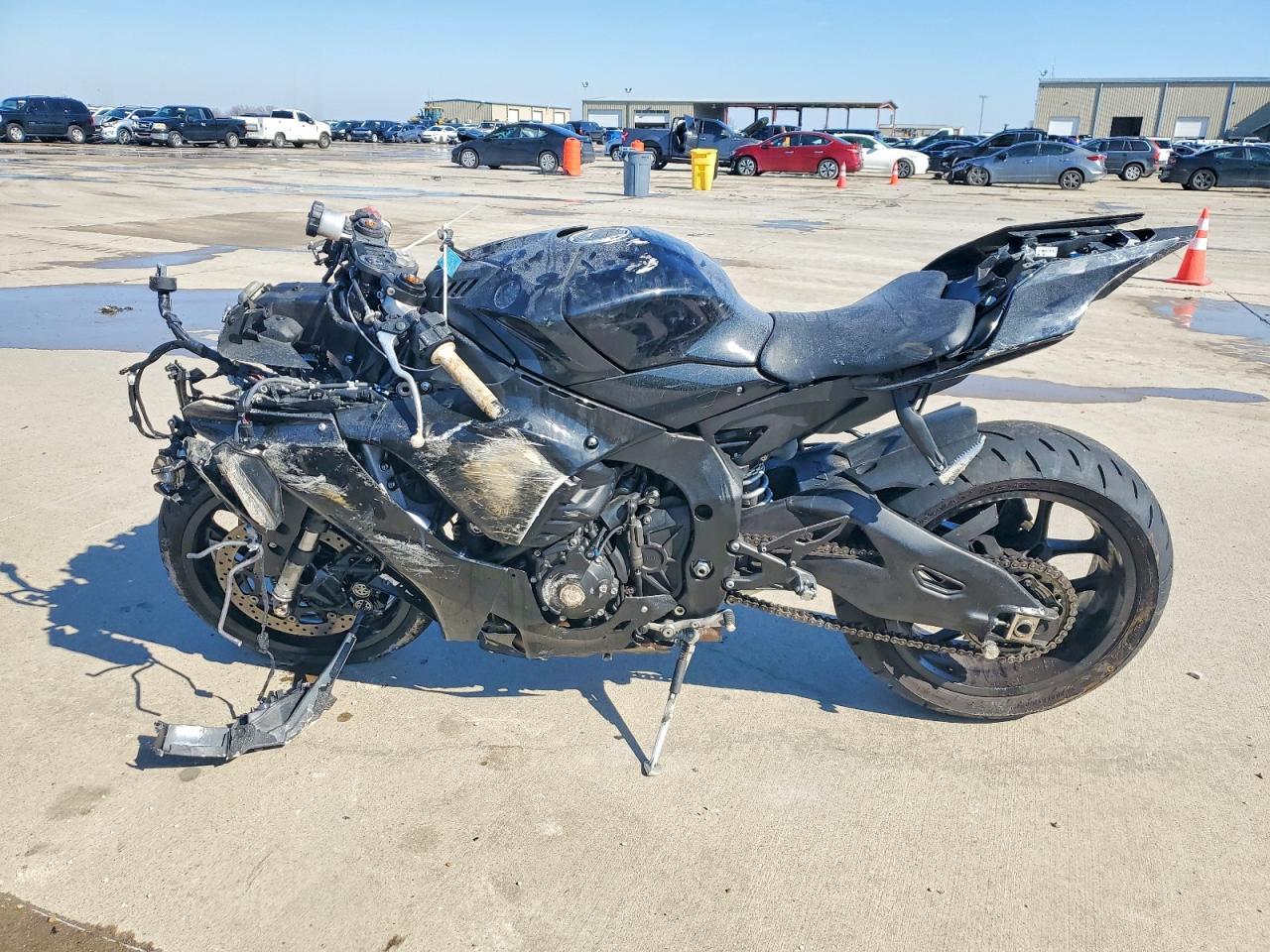 2024 Yama YZFR1