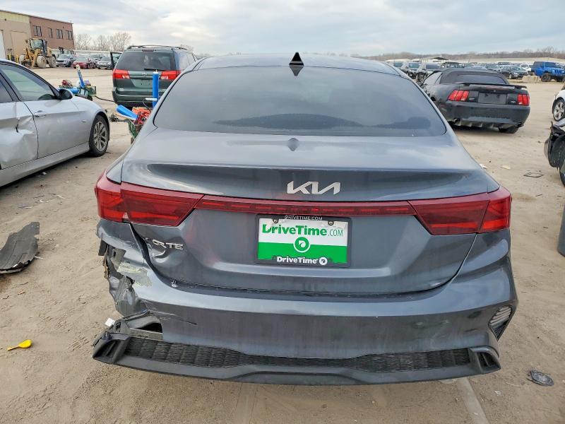 2022 KIA Forte lxs
