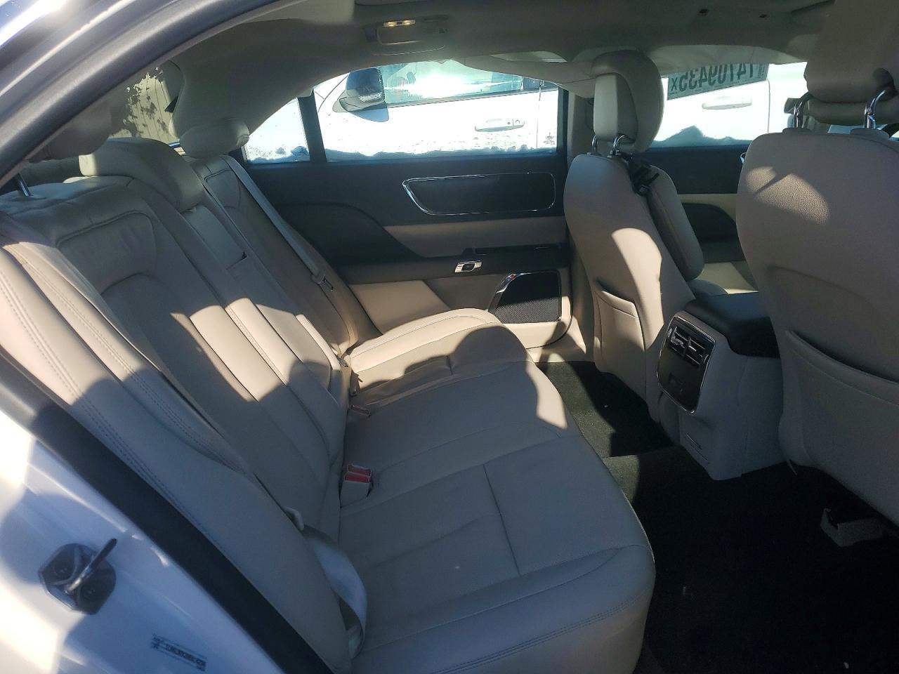 2017 Lincoln Continental Select