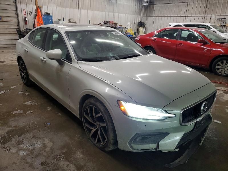 2019 Volvo S60 T6 Momentum