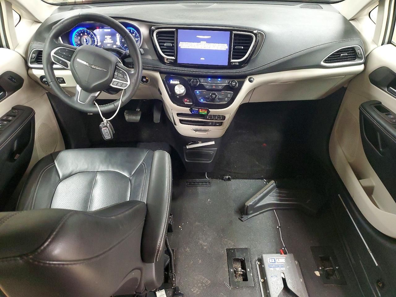 2022 Chrysler Pacifica Touring l