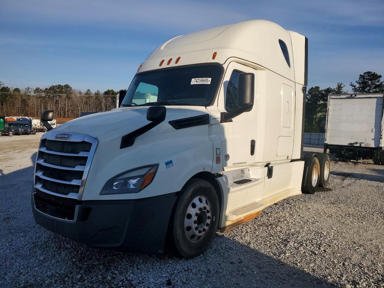 2019 Freightliner Cascadia 126 Semi Truck