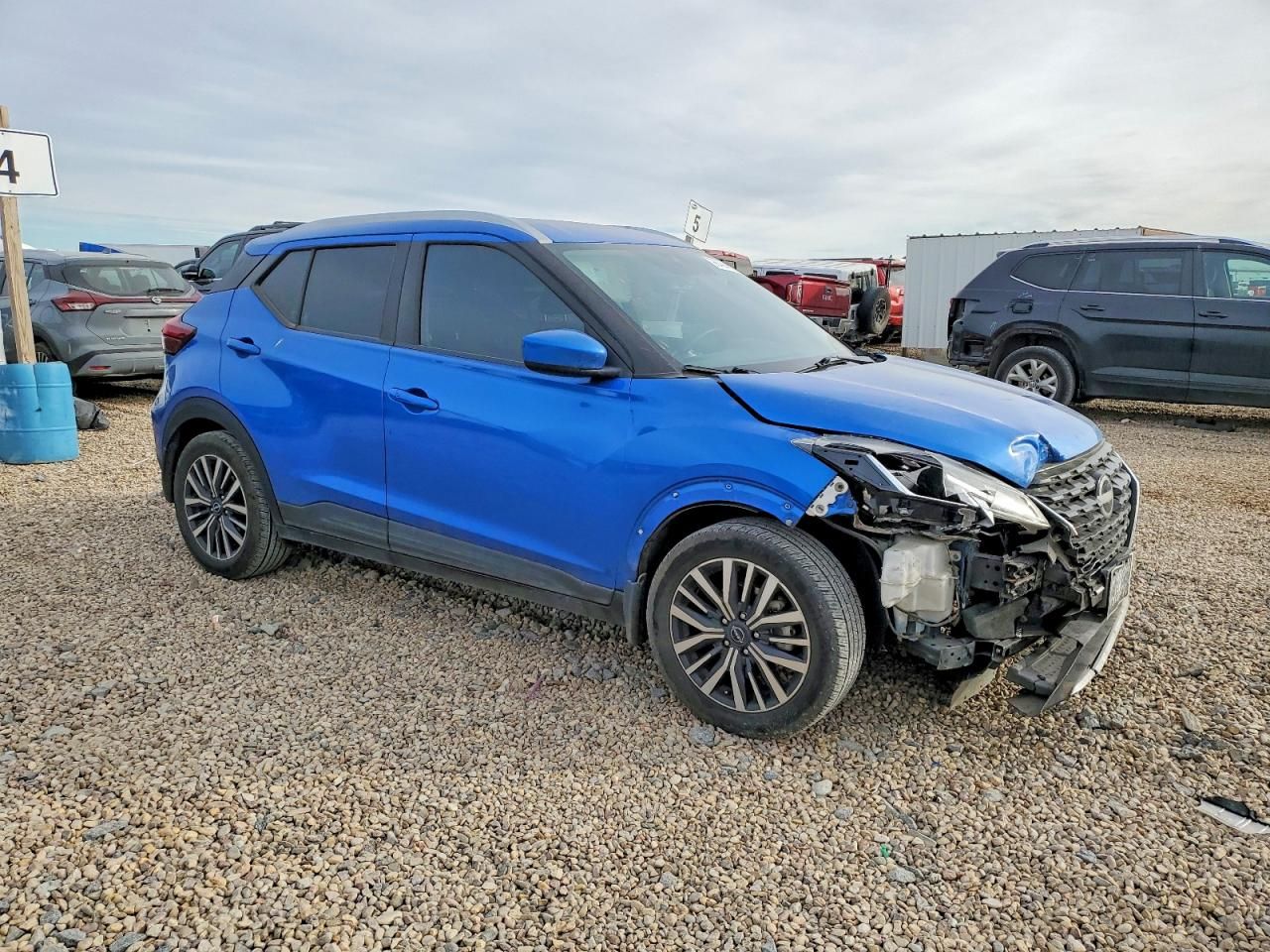 2022 Nissan Kicks sv