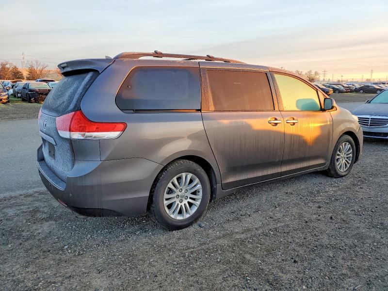 2012 Toyota Sienna xle