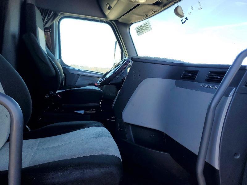 2019 Freightliner Cascadia 126 Semi Truck