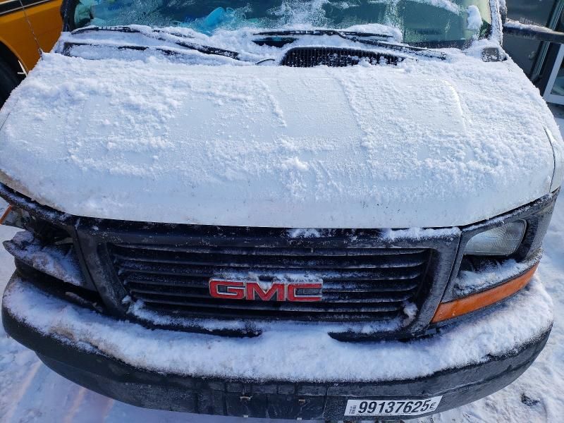 2012 GMC Savana box Truck