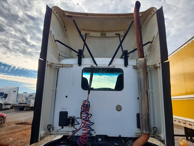 2016 Peterbilt 579 Semi Truck