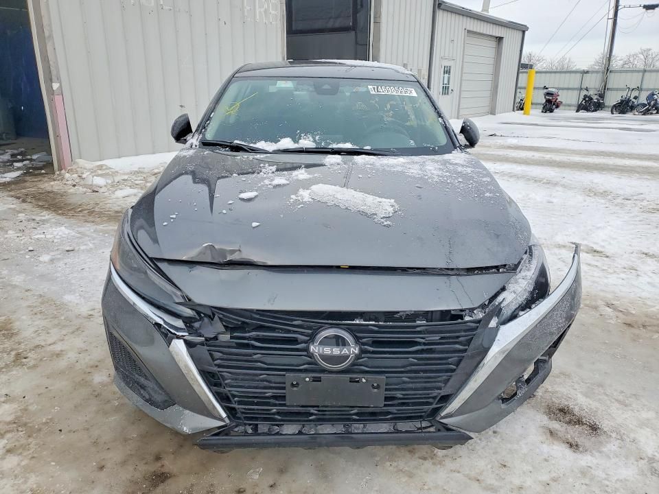 2025 Nissan Altima sv